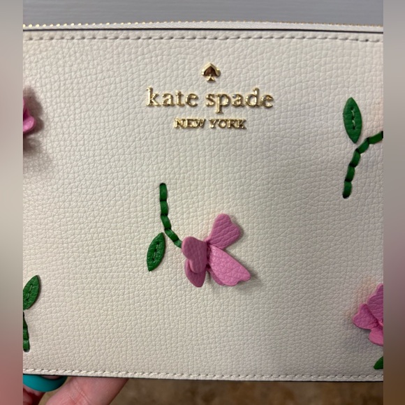 NWT KATE SPADE Medium Floral Appliqué Meringue Wristlet - Picture 4 of 7